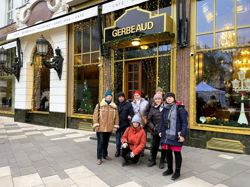 Slavná cukrárna a kavárna Café Gerbeaud v Budapešti
