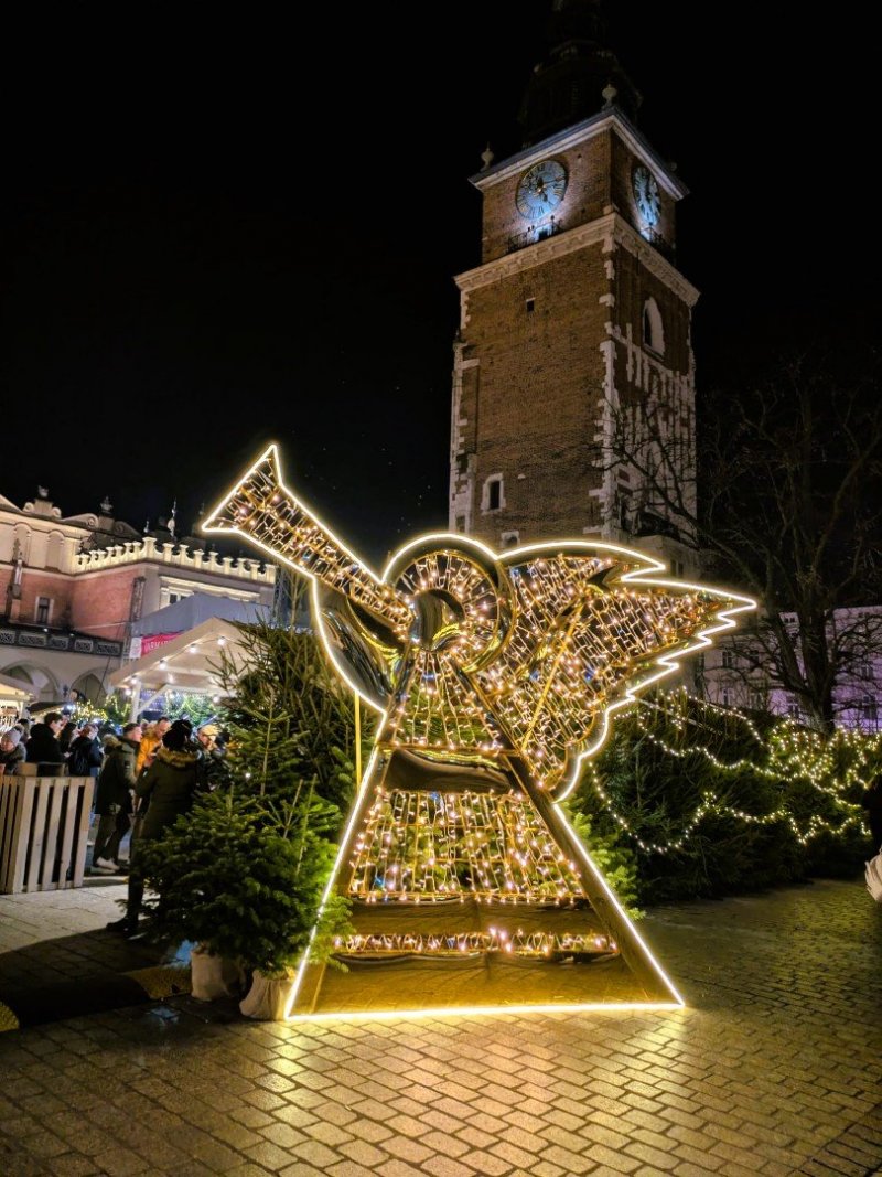 Radniční věž - hlavní část trhů je umístěna přímo pod touto věží