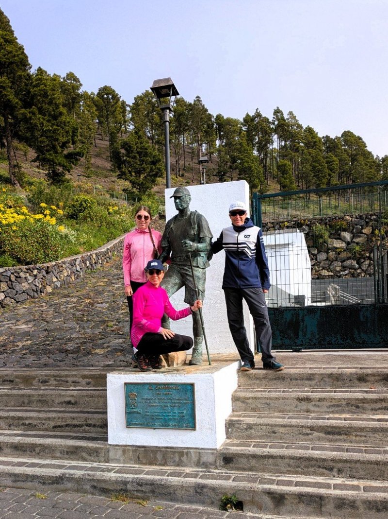 Socha El Caminante (Turista) ve Fuencaliente je poctou všem turistům