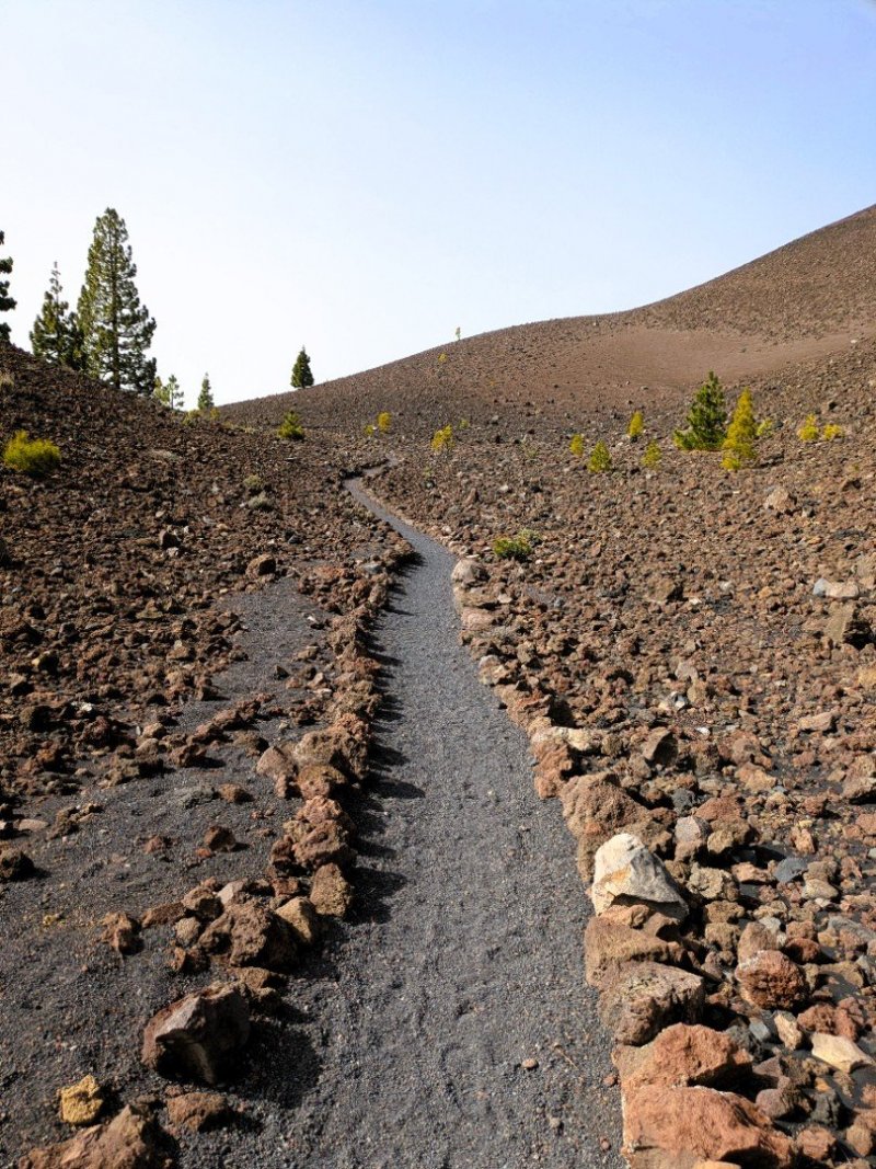 Ruta de los Volcanes - procházeli jsme po vrstvách sopečného popela a černého písku
