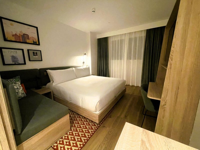 Moderní pokoje v Hampton by Hilton Malaga Martiricos 3* (otevřen 2024)