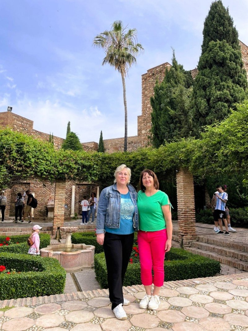 Josefa a Jana v pevnosti Alcazaba, která je svými zahradami proslulá