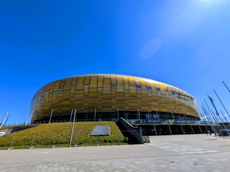 Polsat Plus Arena Gdańsk s jantarovým designen