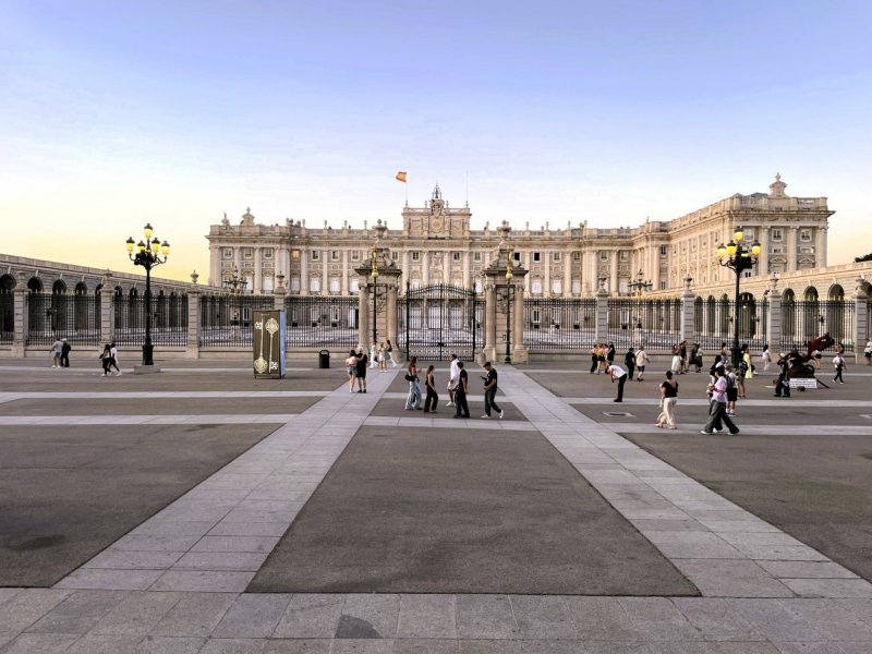 Královský palác v Madridu je největší fungující královský palác v západní Evropě.
